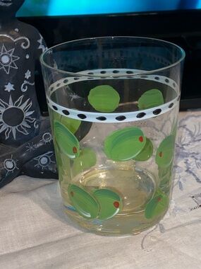 OLIVE ROCKS MARTINI GLASS NEW